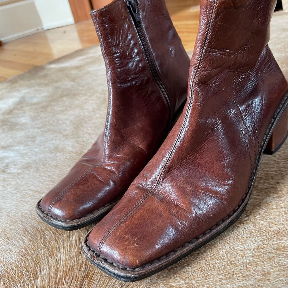 Gorgeous vintage Italian leather boots with square toe